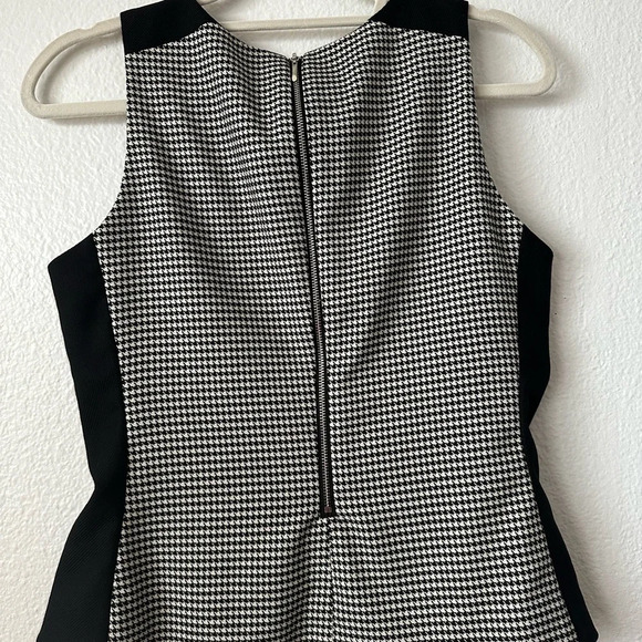 WHBM Black & White Sleeveless Houndtooth Pattern Top Size 6P - Picture 3 of 7
